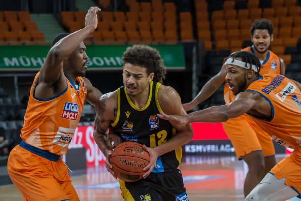 仅奠定了他 仅奠定了他