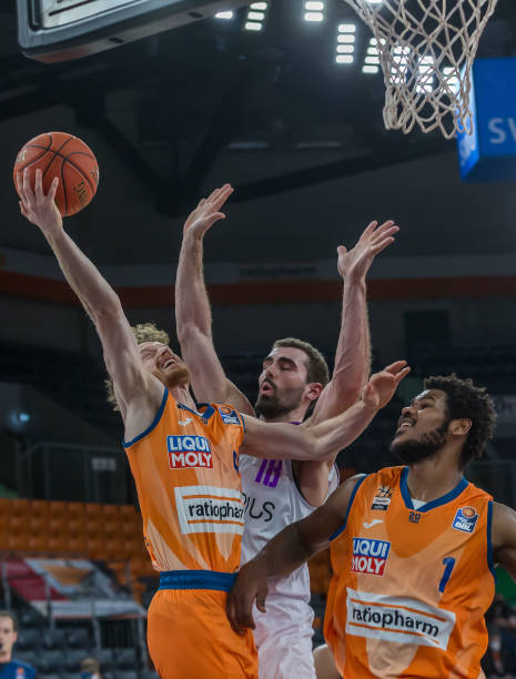 更是对整个 更是对整个